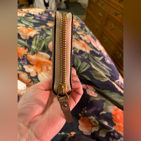 Kate Spade metallic gold wallet. - Picture 7 of 8